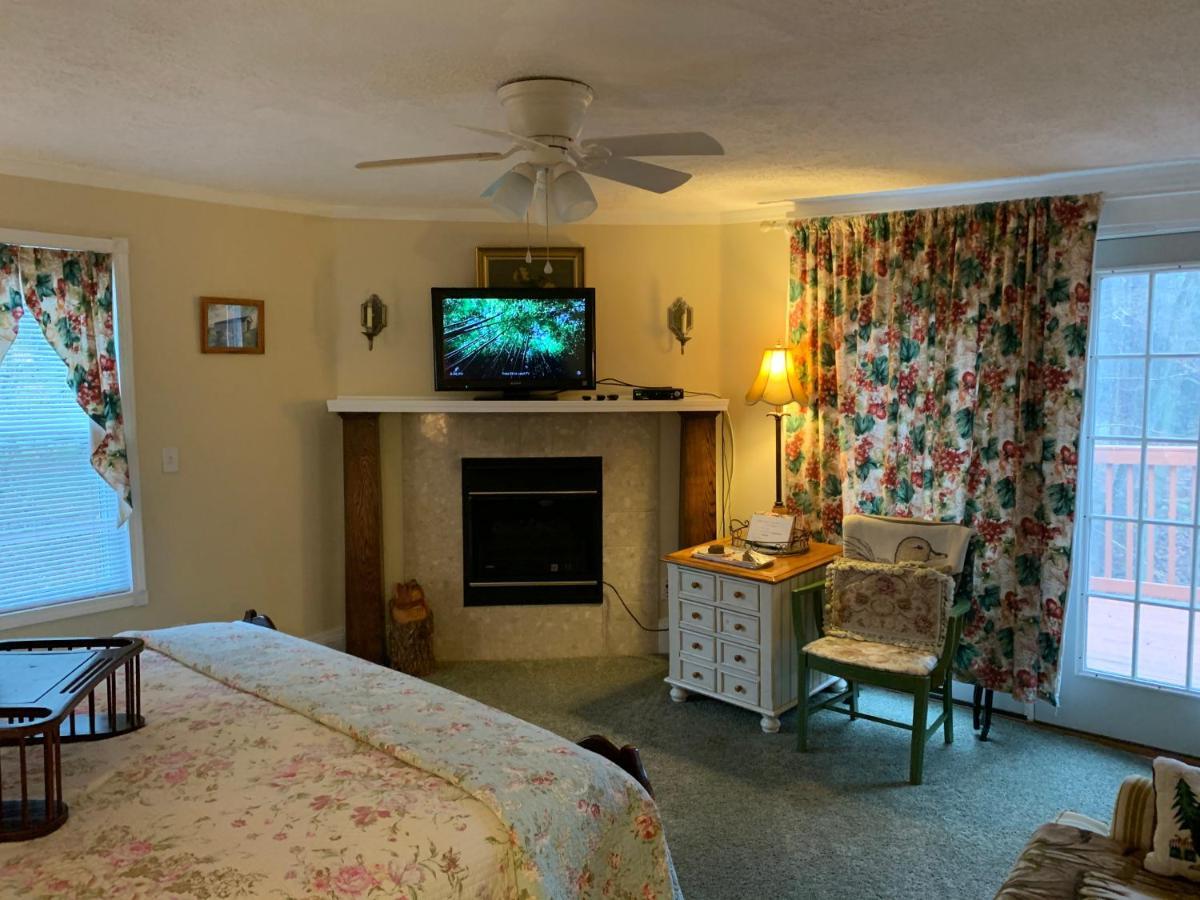 Emerald Necklace Inn Bed And Breakfast Lakewood Exterior photo