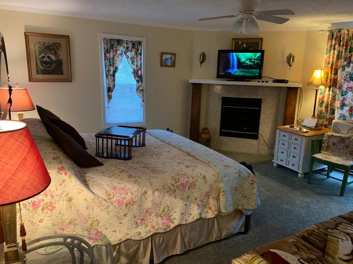 Emerald Necklace Inn Bed And Breakfast Lakewood Exterior photo