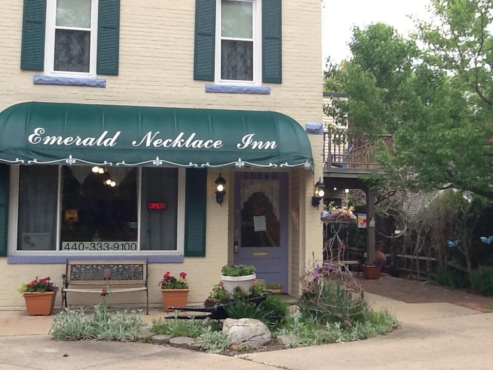 Emerald Necklace Inn Bed And Breakfast Lakewood Exterior photo